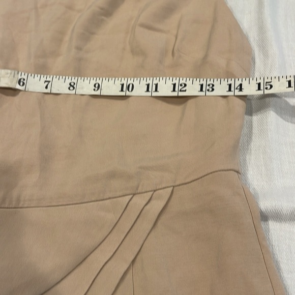 Alice + Olivia dress tan/beige. Spelling Slide Peplum Dress sleeveless Size 6 - Picture 4 of 8